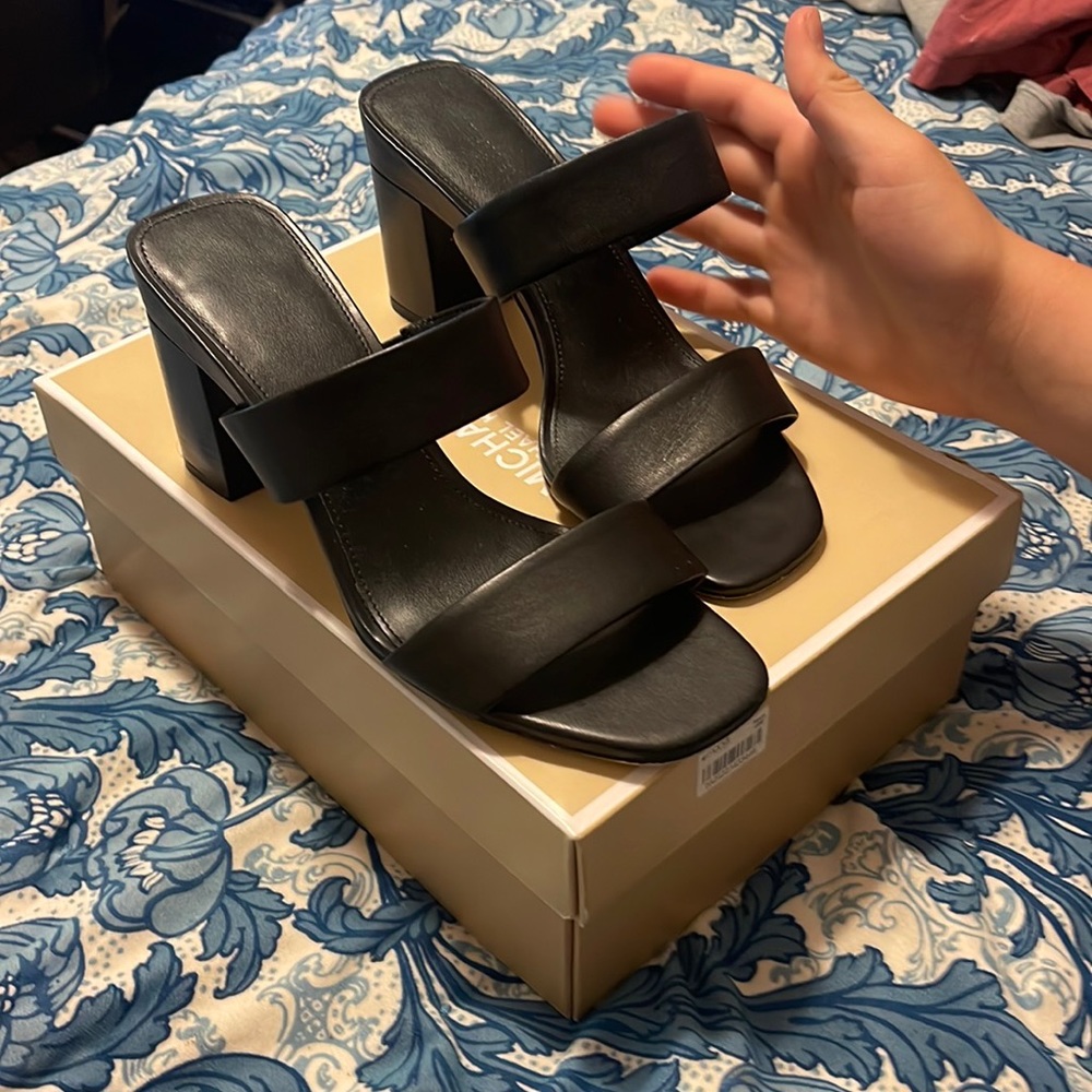 very cute fashionista Michael Kors black heels